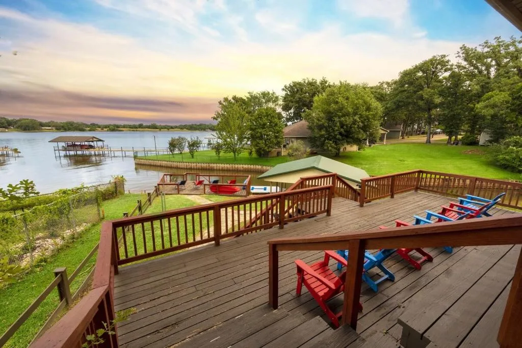 Cedar Cove Ranch: another view