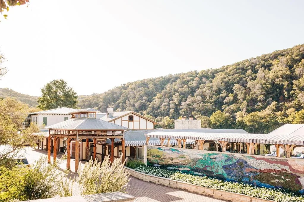 Lake Austin Spa Resort: another view