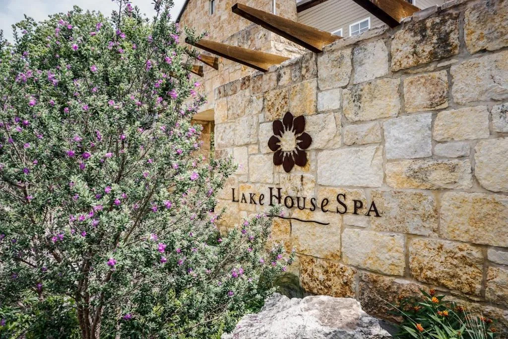 Lake Austin Spa Resort: another view
